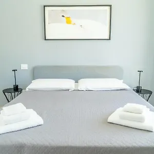 Mediterranea - Seaview, Pool & Garden Apartament